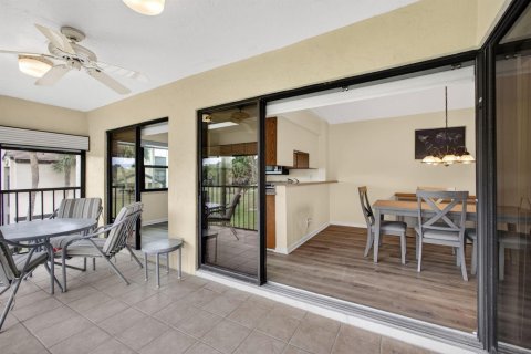 Condo in Palm City, Florida, 2 bedrooms № 2184933 - photo 29