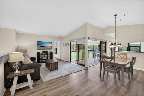 Condo in Palm City, Florida, 2 bedrooms № 2184933 - photo 12
