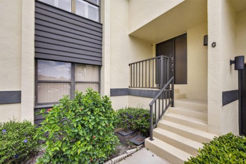 Condo in Palm City, Florida, 2 bedrooms № 2184933 - photo 5
