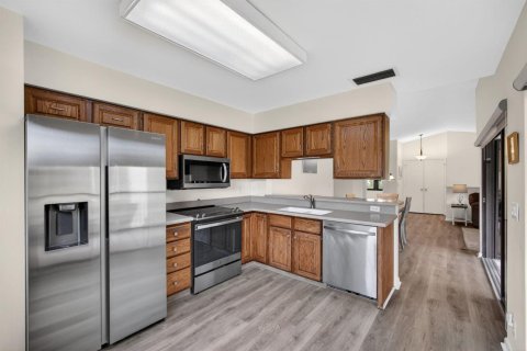 Condo in Palm City, Florida, 2 bedrooms № 2184933 - photo 25