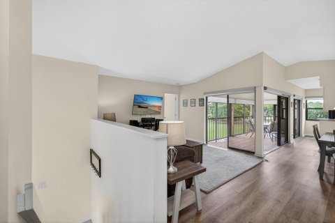 Condo in Palm City, Florida, 2 bedrooms № 2184933 - photo 10