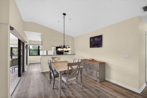 Condo in Palm City, Florida, 2 bedrooms № 2184933 - photo 17