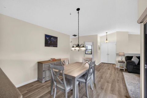 Condo in Palm City, Florida, 2 bedrooms № 2184933 - photo 18
