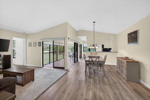 Condo in Palm City, Florida, 2 bedrooms № 2184933 - photo 13