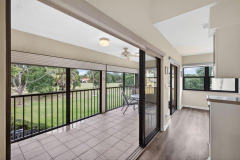 Condo in Palm City, Florida, 2 bedrooms № 2184933 - photo 3