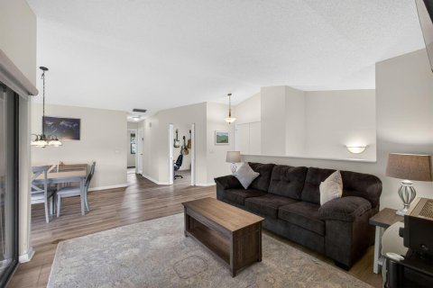 Condo in Palm City, Florida, 2 bedrooms № 2184933 - photo 16