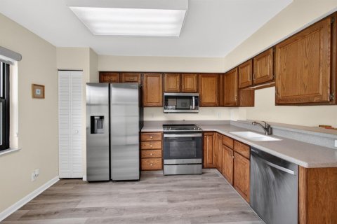 Condo in Palm City, Florida, 2 bedrooms № 2184933 - photo 24