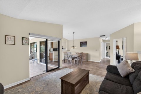 Condo in Palm City, Florida, 2 bedrooms № 2184933 - photo 15