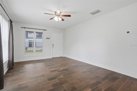 Condo in Sanford, Florida, 2 bedrooms  № 2148789 - photo 6