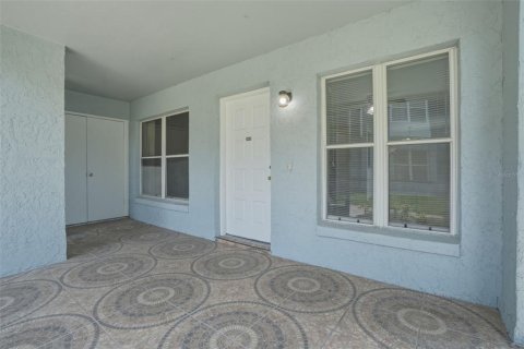 Condo in Sanford, Florida, 2 bedrooms  № 2148789 - photo 4
