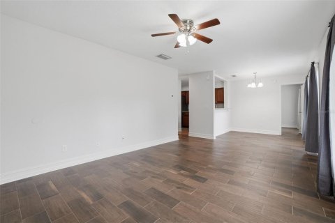 Condo in Sanford, Florida, 2 bedrooms  № 2148789 - photo 7
