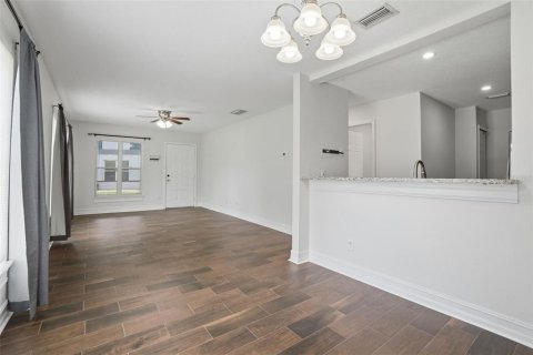 Condo in Sanford, Florida, 2 bedrooms  № 2148789 - photo 11
