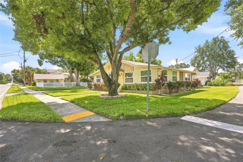House in New Port Richey, Florida 2 bedrooms, 92.53 sq.m. № 2325028 - photo 4