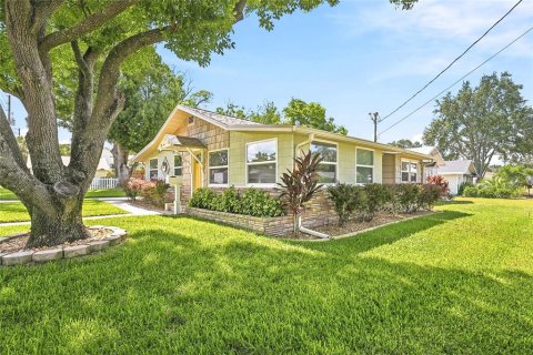 House in New Port Richey, Florida 2 bedrooms, 92.53 sq.m. № 2325028 - photo 7