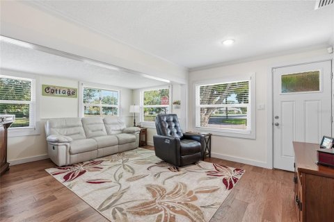House in New Port Richey, Florida 2 bedrooms, 92.53 sq.m. № 2325028 - photo 11