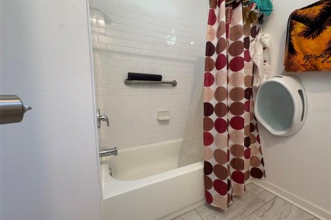 House in Orlando, Florida 3 bedrooms, 132.76 sq.m. № 2232878 - photo 27