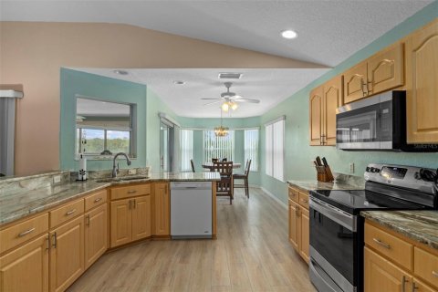 House in Inverness, Florida 2 bedrooms, 166.3 sq.m. № 2216578 - photo 6