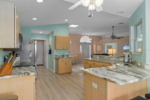 House in Inverness, Florida 2 bedrooms, 166.3 sq.m. № 2216578 - photo 8