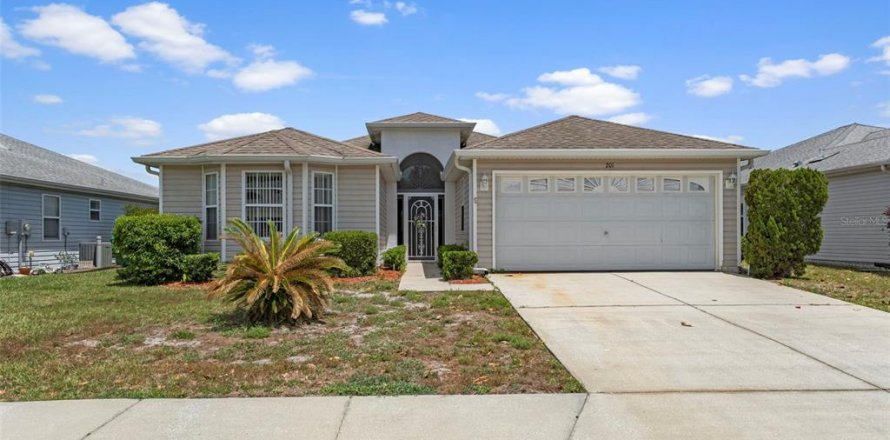 House in Inverness, Florida 2 bedrooms, 166.3 sq.m. № 2216578