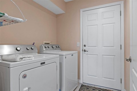 House in Inverness, Florida 2 bedrooms, 166.3 sq.m. № 2216578 - photo 18