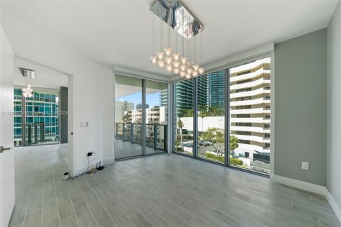 Condo in Miami, Florida, 2 bedrooms  № 1888963 - photo 6