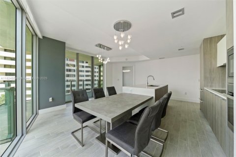 Condo in Miami, Florida, 2 bedrooms  № 1888963 - photo 5