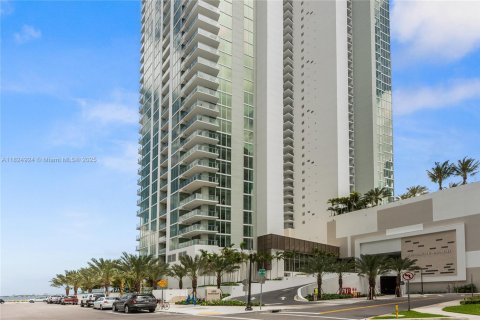 Condo in Miami, Florida, 2 bedrooms  № 1888963 - photo 18