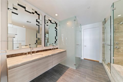 Condo in Miami, Florida, 2 bedrooms  № 1888963 - photo 9