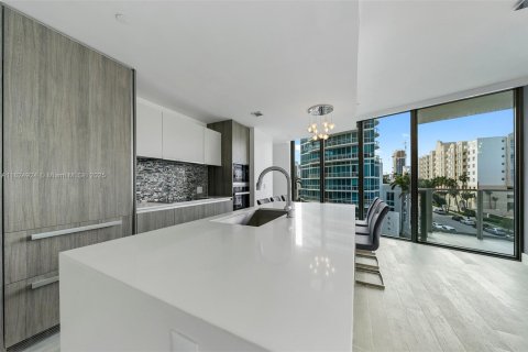 Condo in Miami, Florida, 2 bedrooms  № 1888963 - photo 4