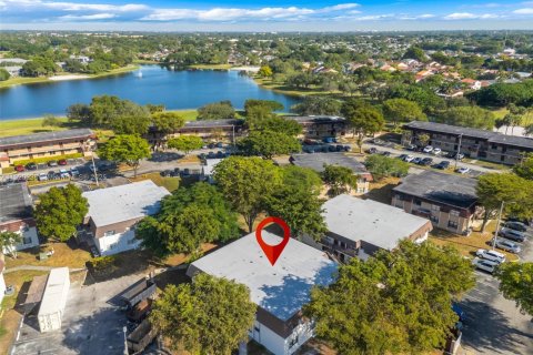 Condo in Miami, Florida, 2 bedrooms  № 1975183 - photo 22