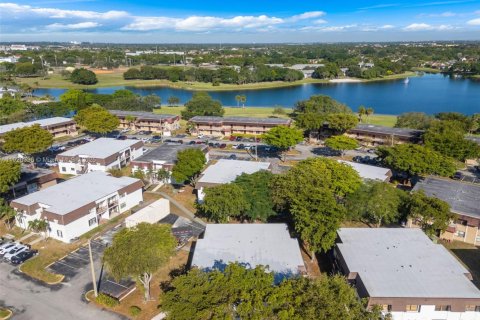 Condo in Miami, Florida, 2 bedrooms  № 1975183