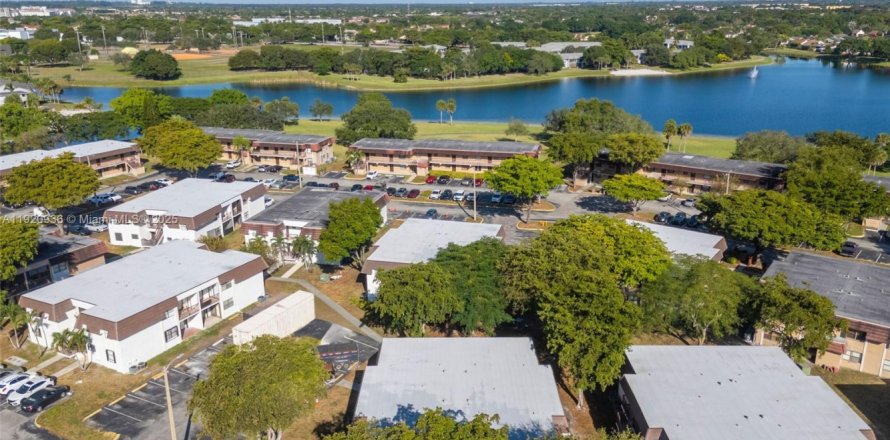 Condo in Miami, Florida, 2 bedrooms  № 1975183