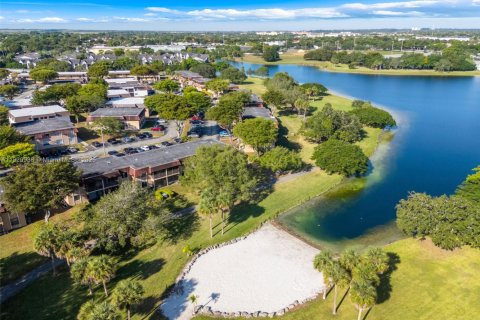 Condo in Miami, Florida, 2 bedrooms  № 1975183 - photo 23