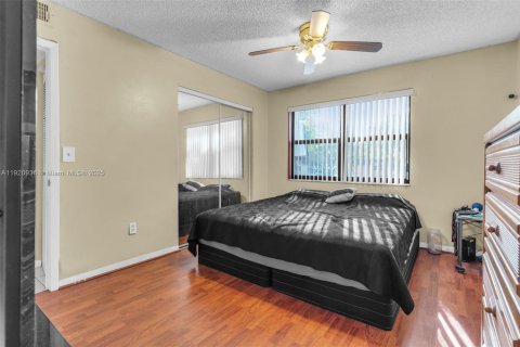 Condo in Miami, Florida, 2 bedrooms  № 1975183 - photo 17