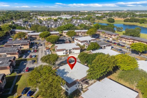 Condo in Miami, Florida, 2 bedrooms  № 1975183 - photo 19