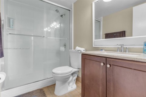 Condo in Miami, Florida, 2 bedrooms  № 1975183 - photo 18