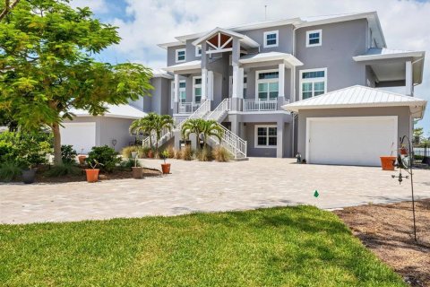 House in Placida, Florida 5 bedrooms, 494.98 sq.m. № 1746565 - photo 10