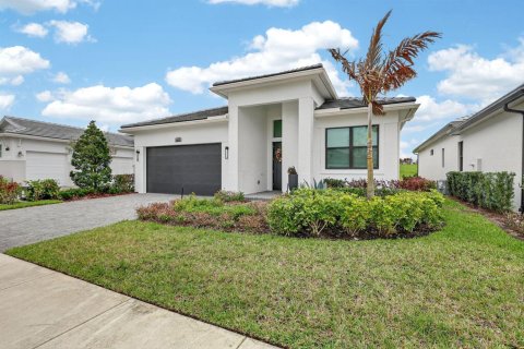 Villa ou maison à louer à Port St. Lucie, Floride: 3 chambres, 212.65 m2 № 2387107 - photo 2
