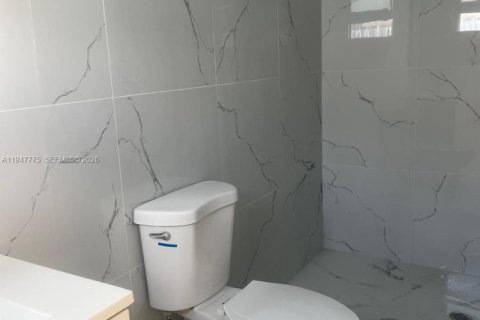 Снять в аренду квартиру в Майами, Флорида 1 спальня, 99.03м2, № 2003815 - фото 6