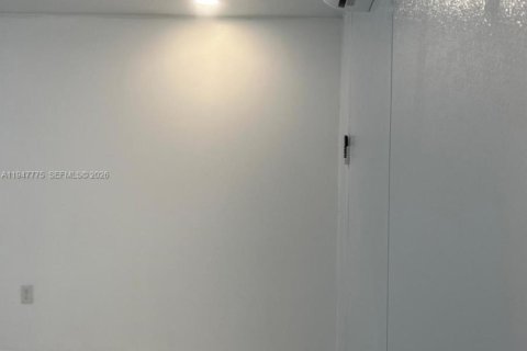 Снять в аренду квартиру в Майами, Флорида 1 спальня, 99.03м2, № 2003815 - фото 5