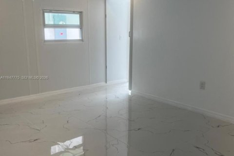 Снять в аренду квартиру в Майами, Флорида 1 спальня, 99.03м2, № 2003815 - фото 8