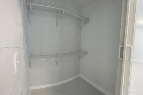 Снять в аренду квартиру в Майами, Флорида 1 спальня, 99.03м2, № 2003815 - фото 7