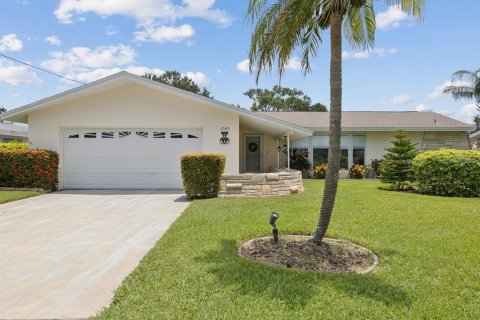 House in Largo, Florida 3 bedrooms, 138.89 sq.m. № 1853362 - photo 1