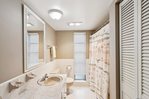 House in Largo, Florida 3 bedrooms, 138.89 sq.m. № 1853362 - photo 12
