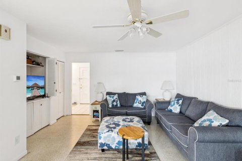 House in Largo, Florida 3 bedrooms, 138.89 sq.m. № 1853362 - photo 15