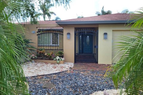 Casa en Seminole, Florida 2 dormitorios, 185.25 m2 № 2122923