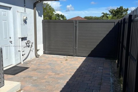 Commercial property in Homestead, Florida 1 bedroom, 193.98 sq.m. № 1950885 - photo 17