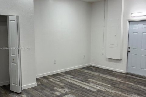 Commercial property in Homestead, Florida 1 bedroom, 193.98 sq.m. № 1950885 - photo 4