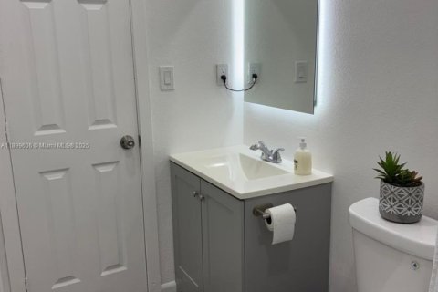 Commercial property in Homestead, Florida 1 bedroom, 193.98 sq.m. № 1950885 - photo 7