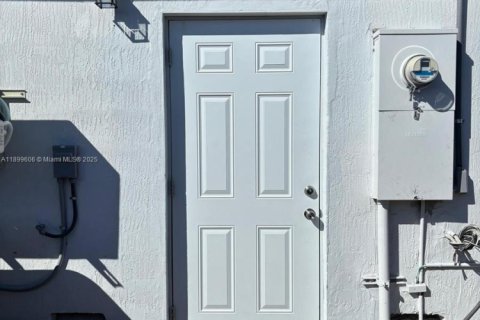 Commercial property in Homestead, Florida 1 bedroom, 193.98 sq.m. № 1950885 - photo 14